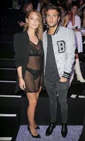 Tellement heureuse de voir ma montre à vos poignets les filles pour celles qui me demandent: Caroline Receveur Etam Fashion Show In Paris Gotceleb