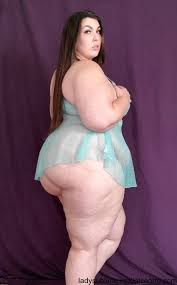 Solo brunette BBW showing her sucking skills on a dildo - Pichunter