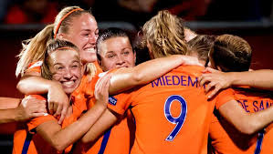 Welkom op de officiële webshop van de knvb. Hier Kijk Je Naar De Ek Finale Van De Oranje Leeuwinnen Het Parool