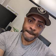 Ok yesterday we did the ladies today is the fellas turn. 15 minute cypher  🔥. Outta these 8 rappers, which 3 are you putting in the booth?