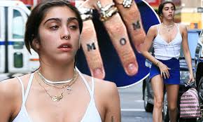 Redondas para línea, redondas para sombreado, magnum y magnum redondeado, también llamada lengua de gato. Lourdes Leon Shows Off Tattoos In Honor Of Mom Madonna And Sister Mercy Daily Mail Online
