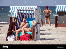 Beach basket chair hi-res stock photography and images - Alamy