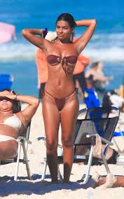 Mell Muzzillo A Ritinha De Renascer Vai Praia De Biqu Ni Fio Dental  Celebridades O Diasexiezpix Web Porn