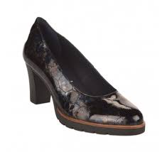 Cet escarpin en cuir est un incontournable de nos penderies ! Escarpins Dorking Bleu Marine Verni Femme D7976 Opium 74308
