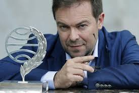 Con éxito y mucho misterio: entrevista con Javier Sierra