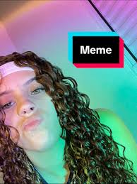 Finalização de Cabelo Cacheado: Dicas e Humor