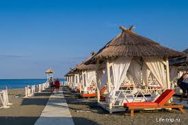 Jun 15, 2021 · переполненный туристами олимпийский пляж в сочи попал на видео и вызвал удивление россиян в сети. Plyazh Zhemchuzhina Sochi V Adlere Moj Otzyv S Foto I Kak Dobratsya