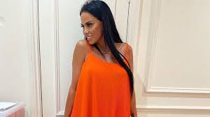 Price has launched a range of nutrition supplements, including meal replacement shakes, that are promoted with unsupported claims about their wholesomeness and benefit. Riesenzoff Katie Price Lauert Ex Kris Boyson Zu Hause Auf Promiflash De