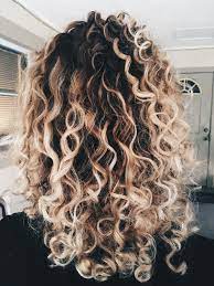 Usy Yeѕyeyanye A Wnsℓye ѕnyeyet Sf Gsℓ ѕtayaѕ Hair Styles Curly Hair Styles Naturally Blonde Curly Hair