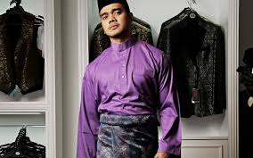 Bersama penyanyi asal lagu zapin teluk belanga, seorang tokoh seni melayu dari singapura. Wear It Right 7 Baju Melayu Style Tips To Remember This Hari Raya Tatler Malaysia