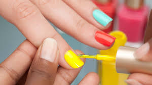 Il faut seulement attendre la pousse de l'ongle afin de couper la partie où se trouve la tâche blanche. Sante Des Ongles 15 Verites Que Vous Ignoriez Le Huffington Post Life