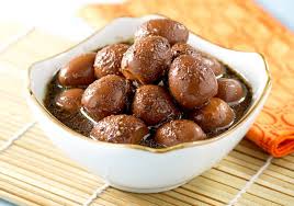 Telur puyuh goreng, sate telur puyuh basah dengan kuah kacang atau kuah kecap atau kuah pedas, sate masukkan telur puyuh, tuangkan air kelapa. 5 Kreasi Olahan Telur Puyuh Menu Buka Puasa Yang Bikin Perut Luluh