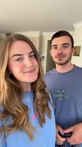 Hello everyone! We are Alex and Elise, while waiting for a job at the end  of January we are available for small jobs (painting 🎨, cleaning 🧽,  exterior maintenance🪴, housesitting 🏠, petsitting🐾...)