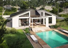 Haus im traditionellen stil mit terrasse und pool in einer wohnanlage in einer ruhigen gegend von sol de mallorca. Den Sommer Auf Der Terrasse Geniessen Jetzt Auf Immobilien Und Hausbau