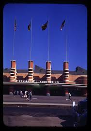 Pan Pacific Auditorium Dont Know Why But This Is My Favorite Building That Sadly Is Gone Art Deco Buildings Art Deco Architecture Los Angeles