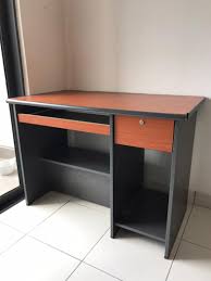 Selain itu, meja dan kursi yang membuat nyaman akan. Computer Table Meja Komputer Home Furniture Furniture On Carousell
