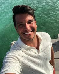 Michael Escalona (@michaeleb31) • Instagram photos and videos