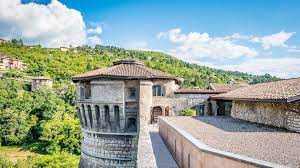 Auch leidenschaftliche wanderer werden zwischen kulturellen sehenswürdigkeiten und wunderschönen naturschutzgebieten einiges zu entdecken haben: Die Burg Von Rovereto Apt Rovereto Und Vallagarina