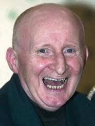 Celtic hero Frank McAvennie broke down after Scots tycoon handed back  medals he flogged at lowest point