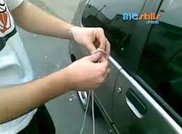 If your locked keys in car, you might be able to unlock your door with just a shoe string. This Guy Locked His Keys In His Car So He Used His Shoelace To Unlock The Door Everyone Should Learn This Trick