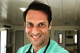 A partir de hoje e para o resto da minha vida serei médico, começa por revelar o. Jose Carlos Pereira Faz Cirurgia Plastica Ao Nariz A Ferver Vidas