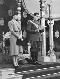 Crucea a fost înălțată la inițiativa reginei maria și a regelui ferdinand i al româniei, pentru a cinsti memoria eroilor ceferiști căzuți la datorie în primul război mondial. Tronul Search Results Familia RegalÄ A Romaniei Royal Family Of Romania