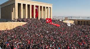 Aslanlı yol'dan yürüyen yener, atatürk'ün mozolesine çelenk koydu ve saygı. Anitkabir E Rekor Ziyaret Son Dakika Haberleri