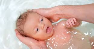 Though most mothers choose to bathe their babies every day right from birth, this is actually not necessarily required. Baby Talk Bathing Your Newborn Baby Bunting