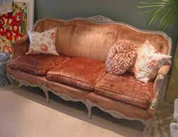 Vintage Pink Velvet Sofa Just Like My Cranberry Sofa But I Want It In Grey Vintage Velvet Sofa Pink Velvet Sofa Vintage Couch