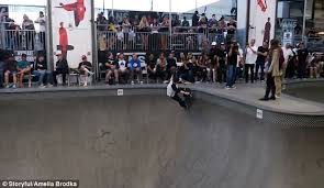 Arbor builds on her legacy of radiant positivity, community leadership, and raw passion for skateboarding. Skateboarder Proposes To Girlfriend In California Daily Mail Online
