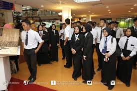Kolej vokasional (kv) adalah sebuah sekolah harian yang mengutamakan latihan kemahiran selain daripada teori kepada para pelajar lepasan pt3. Lawatan Kolej Vokasional Balik Pulau Pulau Pinang Upsi Perpustakaan Tuanku Bainun