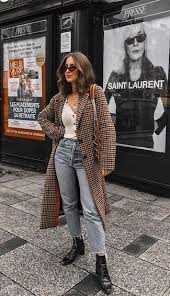 Ob verspielt mit markanten streifen und prints oder elegant mit spitze, jedes outfit sollte mit hochwertiger und guter passform beginnen. Graue Jeans Kombinieren 452 Damen Outfits 2020 Lookastic