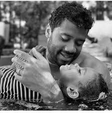Beautiful photo priceless moment captured Russell Wilson and his daughter  Sienna 🫶🏿🥰
