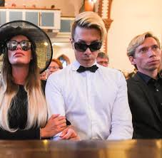 Florian wess und grill den. Performance Ja Gina Lisa Lohfink Macht Jetzt In Kunst Welt