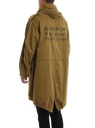 Le terme parka apparu dans les années 1780, il désignait le les différents types de parkas homme. Givenchy Parka Dunkelgrun Parkas Bm00dl11ys333