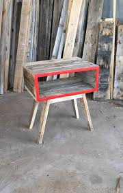 Comment peindre un meuble sans faire de trace ? 1001 Idees Pour Customiser Un Meuble Meuble Relooke Peindre Meuble Bois Meubles En Bois De Palettes Table De Chevet Bois