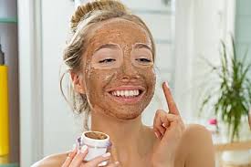 Diese Maske Soll Ein Wundermittel Gegen Narben Falten Und Akne Sein Freundin De Schonheitshacks Akne Gesichtsbehaarung