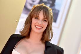 See more ideas about maya, cast stranger things, celebrities. Maya Hawke Wears A Suit To Once Upon A Time In Hollywood Premiere