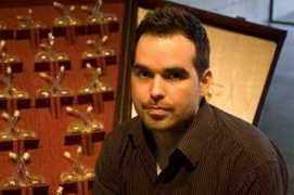 Manuel Robleto's Instagram, Twitter & Facebook