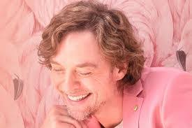 Darren Savage's Instagram, Twitter & Facebook