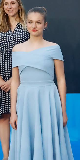Những khoảnh khắc thời trang đáng nhớ nhất của Công chúa Leonor. : r/RoyalsGossip