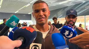 Ex-Roma e Corinthians, João Costa chega a BH para assinar com o Cruzeiro