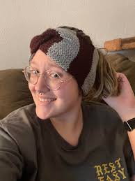 Hi what type of yarn should i use for beanie, ear warmer and scarf?