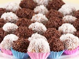 Petites Boules De Chocolat Facon Bresil Brigadiers Recette Boule Chocolat Sucreries Recette Entremet