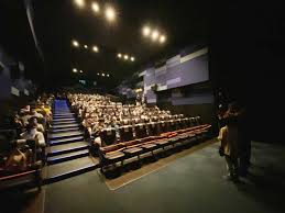 The director's club is the ideal place to host private screenings for families or groups of friends. Gqwjdik5krydxm