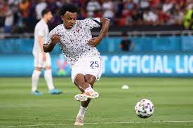Jules kunde a defender at sevilla is joining chelsea fc following for a fee which is about to be negotiated between the two clubs. Chelsea Offer 25million Plus Kurt Zouma For Excellent Jules Kounde As Sevilla Defender Described As Perfect For Blues The News 24