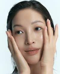 EGF 블루 AC 세럼 & EGF 블루 진정 토너 패드 Day & Night Skincare Routine Day ☀️ 1. 패드  거즈면으로 밤사이 쌓인 각질, 피지를 닦아내고 2. 세럼으로 수분은 채우고 유분, 피지는 조절합니다.