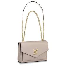 The iphone 11 folio in louis vuitton's iconic monogram canvas is an essential companion for every day. Louis Vuitton Lv Tasche Neu Handtaschen Leder Beige Ref 185923 Joli Closet
