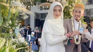 Bulan ramadhan adalah bulan yang penuh keberkahan, tak terkecuali bagi kami, keluarga besar ustadz zacky mirza beserta manajemen. Profil Ustadz Syam Yang Baru Menikah Dengan Selebgram Cantik