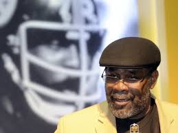 Nibble & Mingle raises money for UNT scholarship honoring football legend's  wife